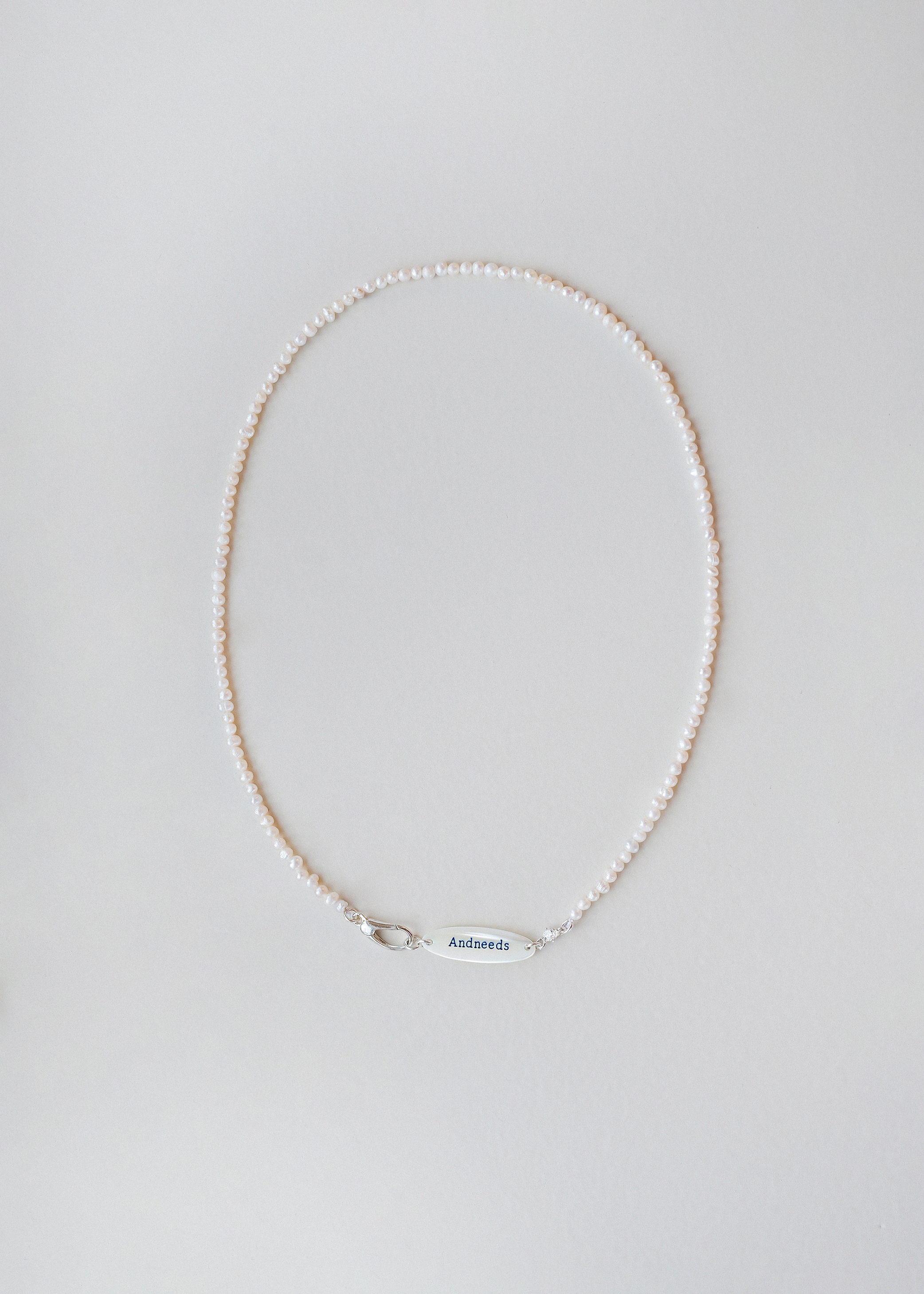 Logo pendant pearl necklace