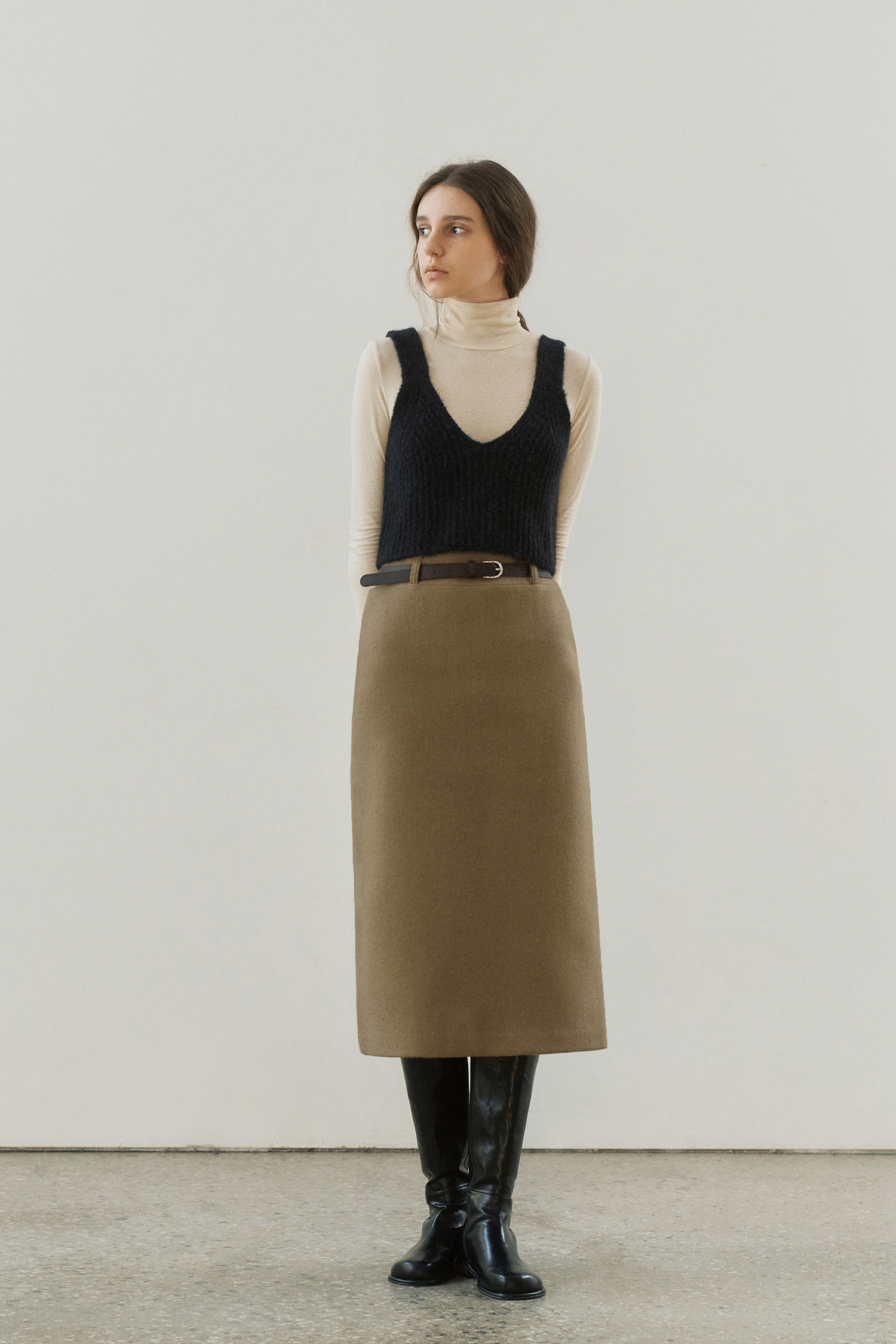Slit long skirt (beige)